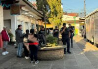 En Coatepec, policía golpea y encarcelan a comerciantes