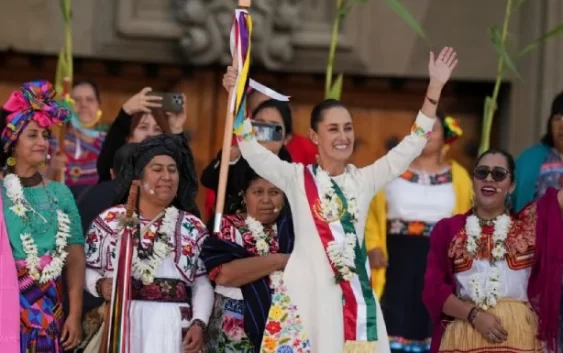 “No uso ninguna marca de esas que son carísimas”: Sheinbaum presume bordados indígenas