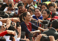 Ante un Zócalo abarrotado, Sheinbaum denuncia campañas sucias nacionales y extranjeras