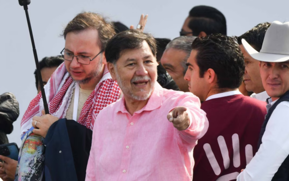 Noroña defiende a hijo de AMLO que fue visto con bolso Hermès: ‘Si su ingreso se lo permite, adelante’