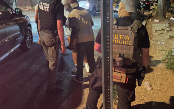 Acusan a exagente de la DEA de ayudar al CJNG: Lavaba dinero y conseguía armas y explosivos