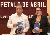 Presentan en Coatzacoalcos el poemario ‘Como pétalo de abril’ de Margarito Escudero Luis
