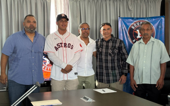 Firman los Astros de Houston al beisbolista veracruzano Dahel López Herrera