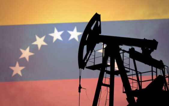Trump ordena bloqueo total a petroleros que entren y salgan de Venezuela
