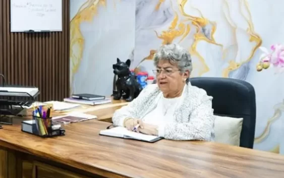 Así reclama alcaldesa de Lerdo de Tejada al líder de Morena en evento