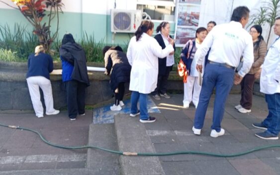 Adeudan bono navideño a 55 trabajadores del hospital Nachón, vuelven a protestar, este lunes