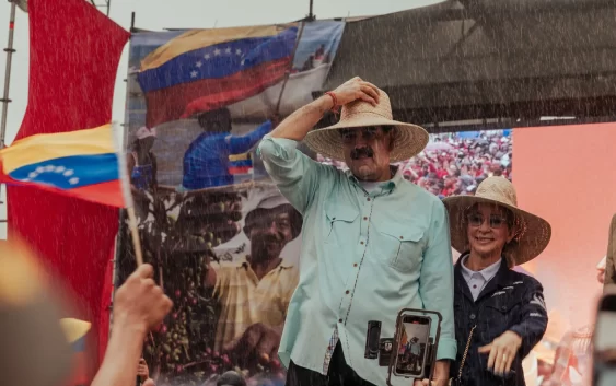 Venezuela detiene a estadounidenses en medio de la creciente presión de EE. UU.