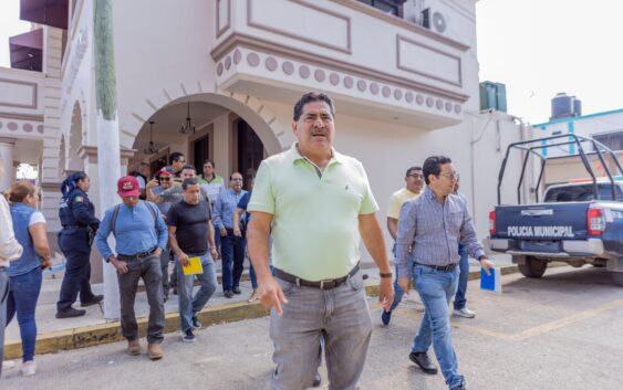 Alcalde de Oluta supervisa áreas del Ayuntamiento