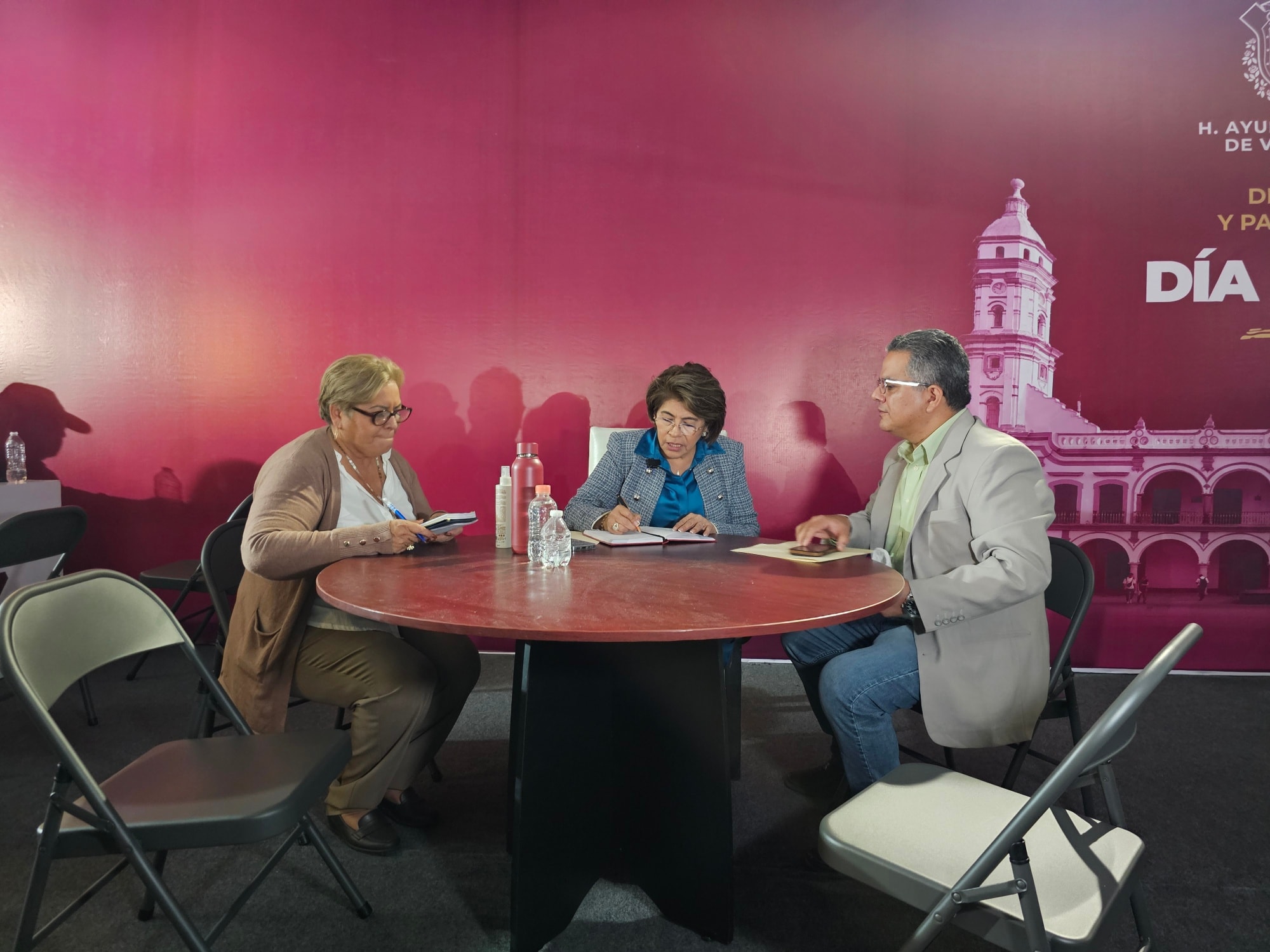 Alcaldesa de Veracruz acerca atención ciudadana