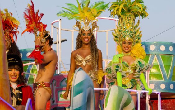 Se desbordó de alegría el “Carnavalito en tu colonia” en Río Medio