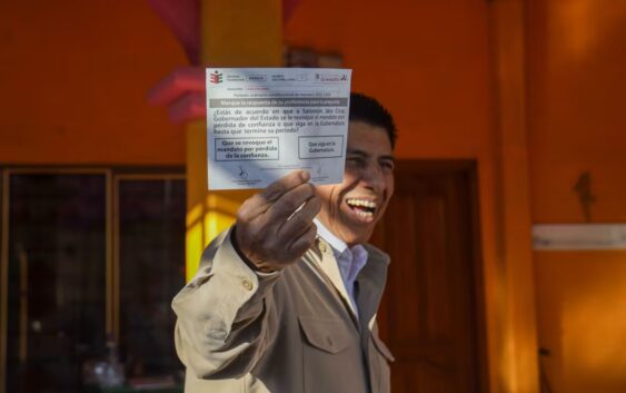 Revocación de mandato, al primer gobernador de Morena, que se somete.