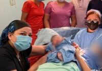 Dos bebés nacen en el primer minuto del 2026, el alumbramiento se dio en los hospitales de Chicontepec y de Minatitlán del IMSS