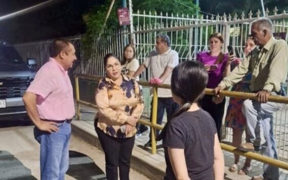 En jornada nocturna, Titular de la SEV y alcalde Álamo visitan escuela afectada
