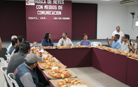 Fortalece Pedro Miguel Rosaldo cercanía con trabajadores y medios de comunicación en tradicional Rosca de Reyes