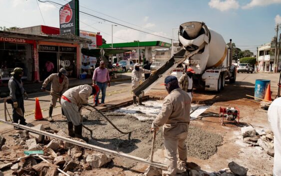 El Presidente Municipal supervisó trabajos de reparación de concreto en diferentes áreas de Minatitlán