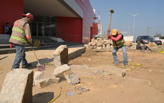 Atiende Obras Públicas vialidades en distintos puntos de Coatzacoalcos
