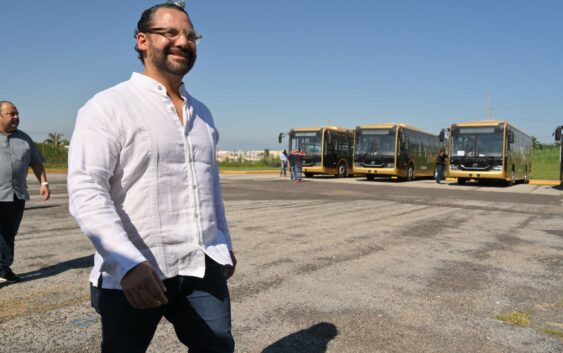 “Es un ganar-ganar para Coatzacoalcos”: Pedro Miguel Rosaldo da la bienvenida a los nuevos autobuses híbridos Quetzalli.