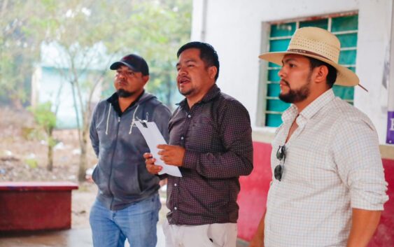 Gobierno de Minatitlán, prioriza la rehabilitación de caminos en el sector rural