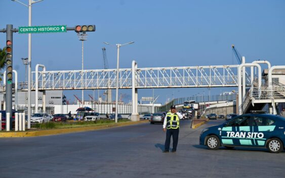 Cierre a vehículos pesados en el puente Morelos, por seguridad