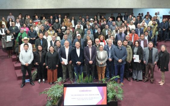 Entrega Congreso del Estado leyes de ingresos a municipios de Veracruz