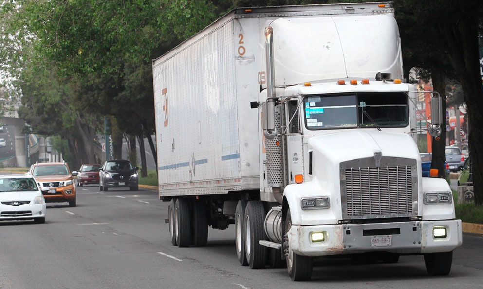 Por inseguridad, déficit de choferes en México llega a 90 mil