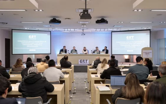 CRT dialoga con concesionarios del espectro radiofónico para crear regulación social