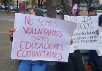 Educadores del CONAFE protestan por condiciones laborales