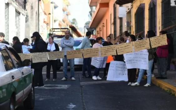 Trabajadores del sector salud de Veracruz protestan por falta de pago