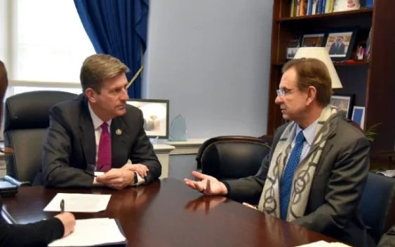 Demócratas presentan iniciativa para impedir “guerra” de Trump contra cárteles en México