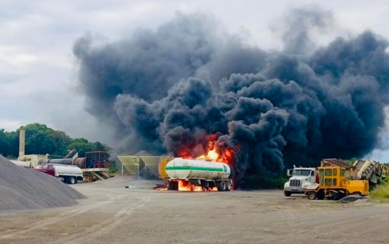 Protección civil atiende incendio en gravera de Medellín de Bravo