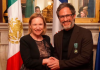 Francia condecora a Gael García Bernal con la Orden de las Artes y las Letras