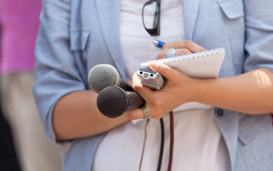 Medios de comunicación recortan el periodismo de servicio y apuestan por investigación y reporteo