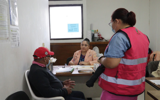 𝐆𝐞𝐬𝐭𝐢𝐨́𝐧 𝐝𝐞𝐥 𝐃𝐈𝐅 𝐂𝐨𝐚𝐭𝐳𝐚𝐜𝐨𝐚𝐥𝐜𝐨𝐬, 𝐩𝐞𝐫𝐦𝐢𝐭𝐞 𝐪𝐮𝐞 𝐡𝐨𝐦𝐛𝐫𝐞 𝐞𝐱𝐭𝐫𝐚𝐯𝐢𝐚𝐝𝐨 𝐫𝐞𝐠𝐫𝐞𝐬𝐞 𝐚 𝐬𝐮 𝐡𝐨𝐠𝐚𝐫