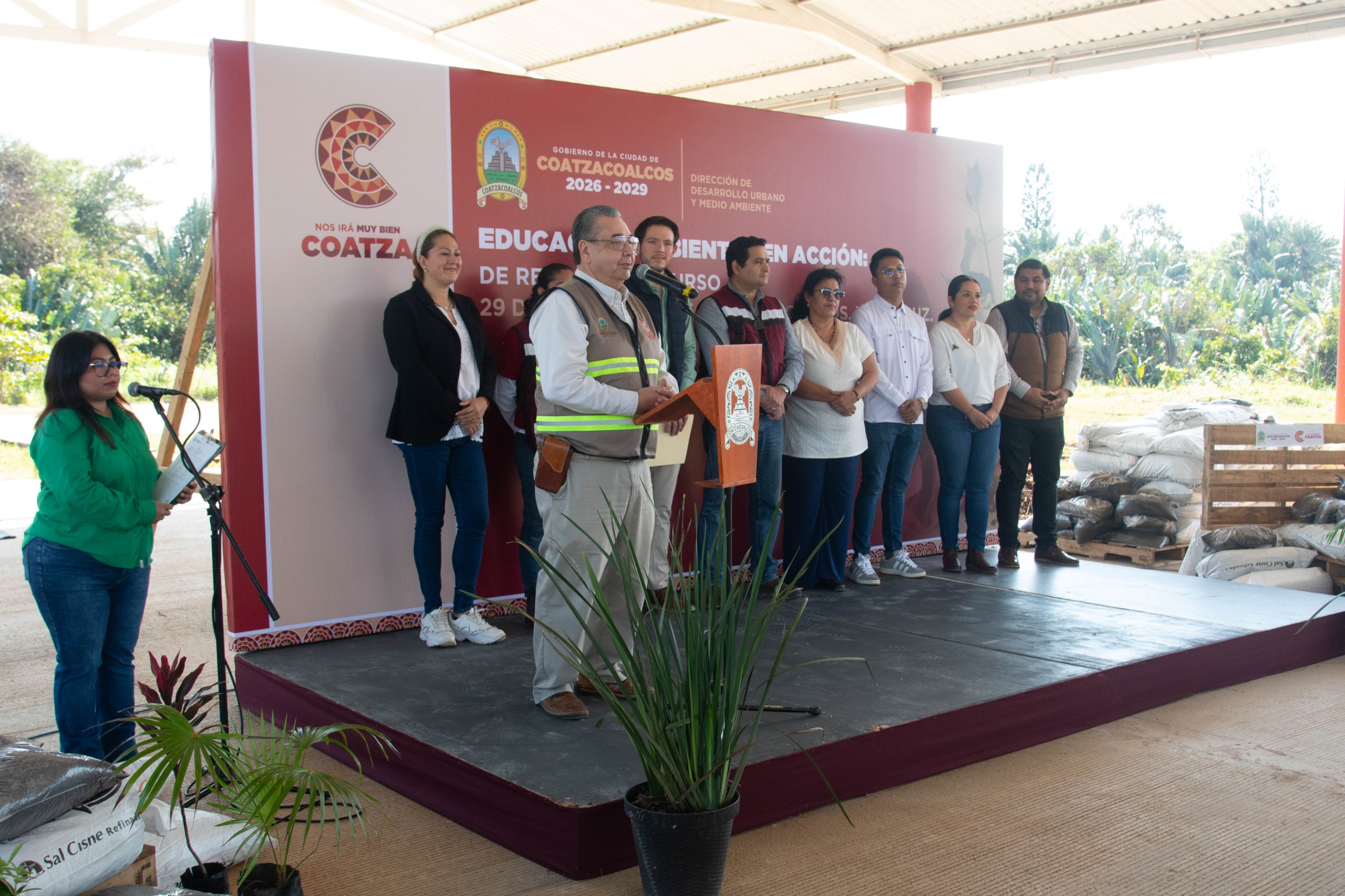 Promueve Gobierno de Coatzacoalcos educación ambiental con compostaje