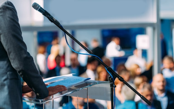 Iglesia llama a moderar el discurso público en un contexto de tensiones globales