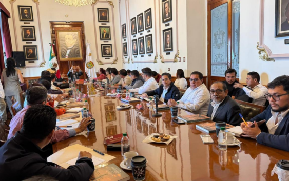 Salomón García, anunció apoyos para proyectos de beneficio colectivo en Acayucan