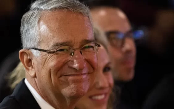 Salinas Pliego anuncia pago de 32 mil mdp al SAT; lo concluirá en 18 mensualidades