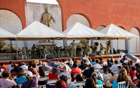 Concierto sinfónico de la Banda de Música Militar alegra el Parque Reforma