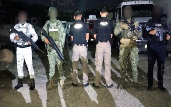 Asegura FGR más de 10 mil litros de hidrocarburo en Tuxpan Veracruz.