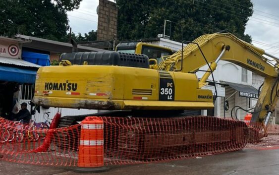 Avanza colocación de tubería nueva hacia tanques de Tamarindo, en Acayucan