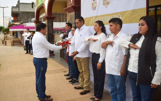 Muñoz Murrieta refrenda su compromiso de promover la identidad nacional en Sayula de Alemán