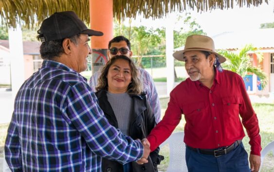 Gobierno Municipal visita la comunidad Emiliano Zapata para impulsar la educación