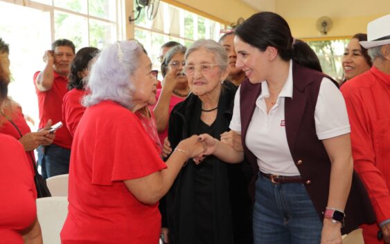 Sonia Marie Salvador Goraieb, refrenda su apoyo a adultos mayores en Coatzacoalcos