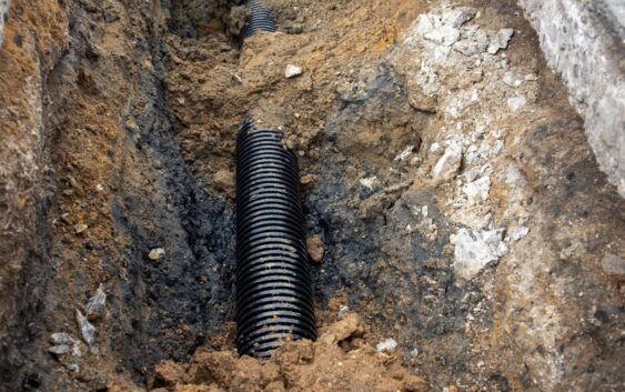 El Gobierno Municipal realiza mantenimiento en la red de drenaje