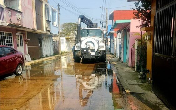 Saneamiento en Gaviotas: Gobierno de Coatzacoalcos elimina fugas de aguas negras