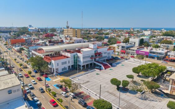 Reconoce Gobierno de Coatzacoalcos a Pemex por importante donación de combustible