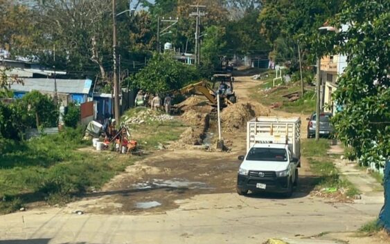 Atiende CMAS reparación de fuga de agua y rehabilita drenaje sanitario en la Col. Emiliano Zapata