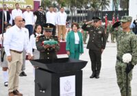 Reafirma Ayuntamiento de Veracruz valores cívicos con renovación y entrega de 231 banderas