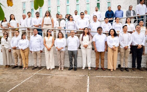 Izamiento de Bandera desde el Palacio Municipal