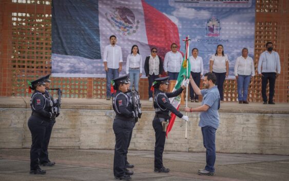 Encabeza alcalde de Cosoleacaque conmemoración de Día de la Bandera Mexicana
